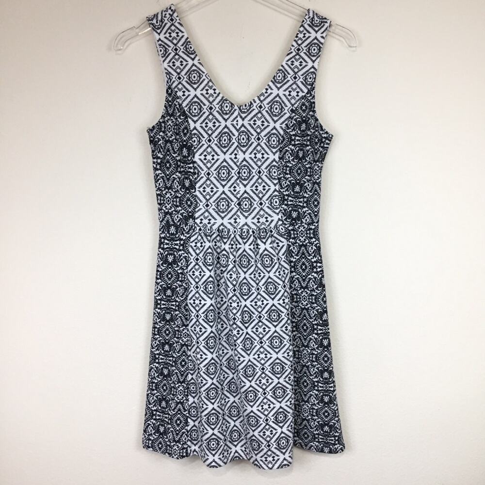 Rewind | Black & White Keyhole Skater Dress